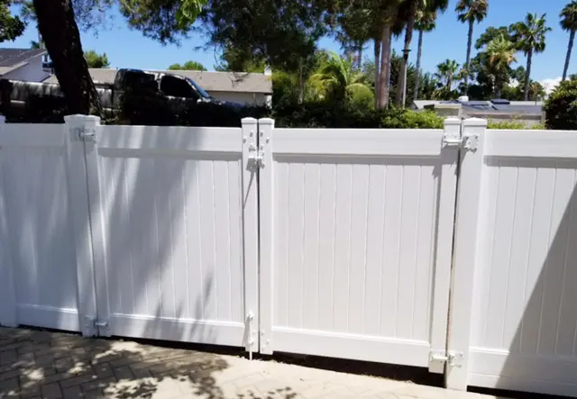 Vinyl Fence & Gate Installation in Solana Beach, CA