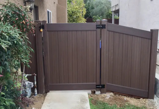 Residential Vinyl Fence & Gate Installation Experts